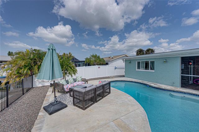 1004 SAGO PALM WAY, Apollo Beach, FL 33572