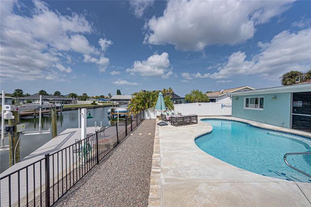 1004 SAGO PALM WAY, Apollo Beach, FL 33572