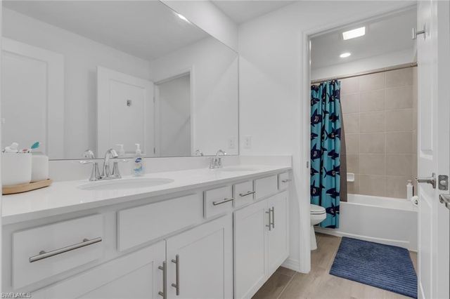 2257 Avocado LN, Naples, FL 34120