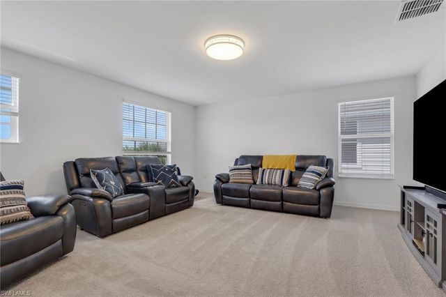 2257 Avocado LN, Naples, FL 34120