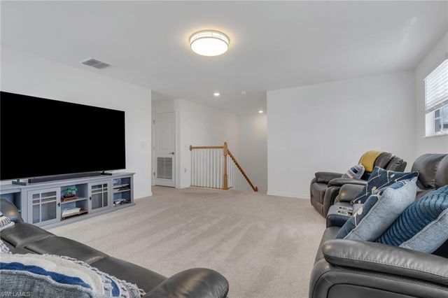 2257 Avocado LN, Naples, FL 34120