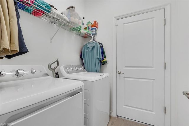 2257 Avocado LN, Naples, FL 34120