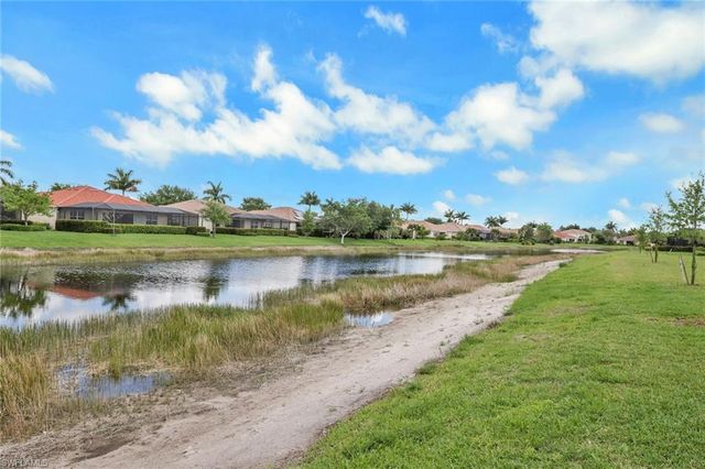 2257 Avocado LN, Naples, FL 34120