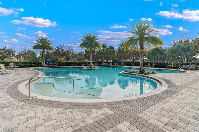2257 Avocado LN, Naples, FL 34120