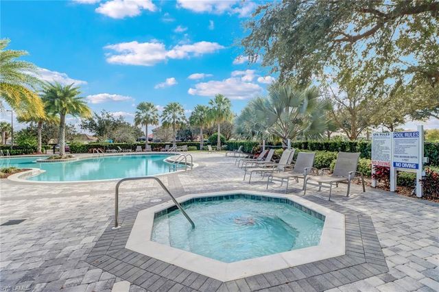 2257 Avocado LN, Naples, FL 34120