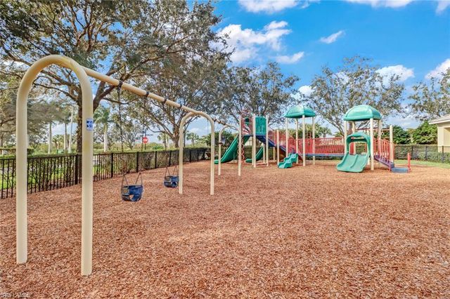 2257 Avocado LN, Naples, FL 34120