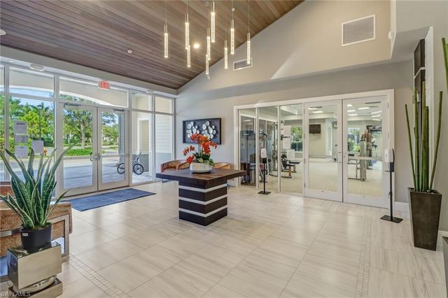 2257 Avocado LN, Naples, FL 34120