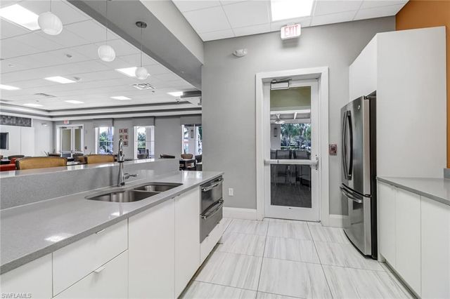 2257 Avocado LN, Naples, FL 34120