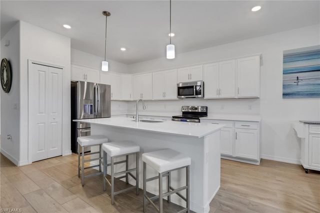 2257 Avocado LN, Naples, FL 34120