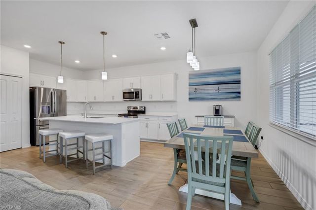 2257 Avocado LN, Naples, FL 34120