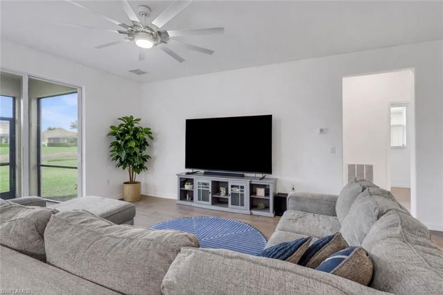 2257 Avocado LN, Naples, FL 34120