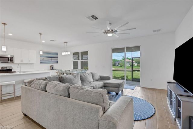 2257 Avocado LN, Naples, FL 34120