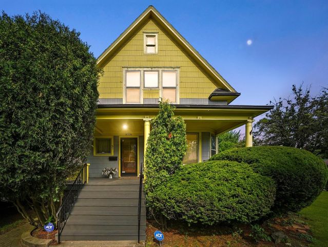 31 Bluff Avenue, La Grange, IL 60525