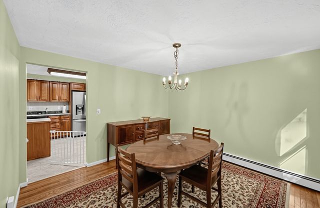 6 Woodview Dr, Hubbardston, MA 01452