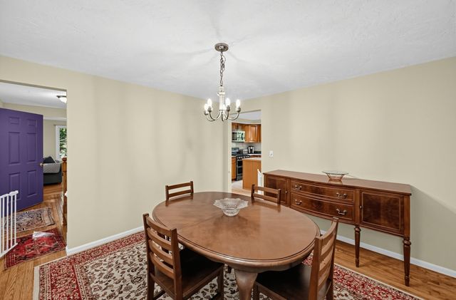 6 Woodview Dr, Hubbardston, MA 01452