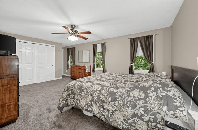 6 Woodview Dr, Hubbardston, MA 01452