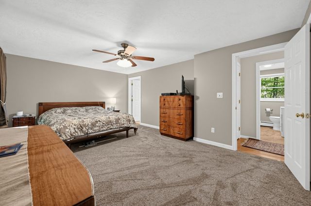 6 Woodview Dr, Hubbardston, MA 01452