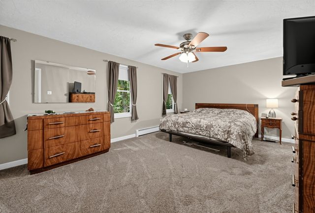 6 Woodview Dr, Hubbardston, MA 01452