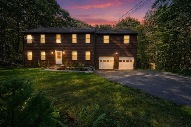 6 Woodview Dr, Hubbardston, MA 01452