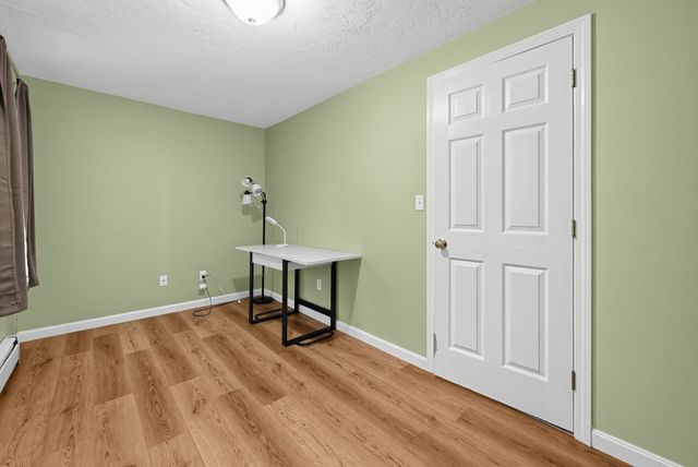 6 Woodview Dr, Hubbardston, MA 01452