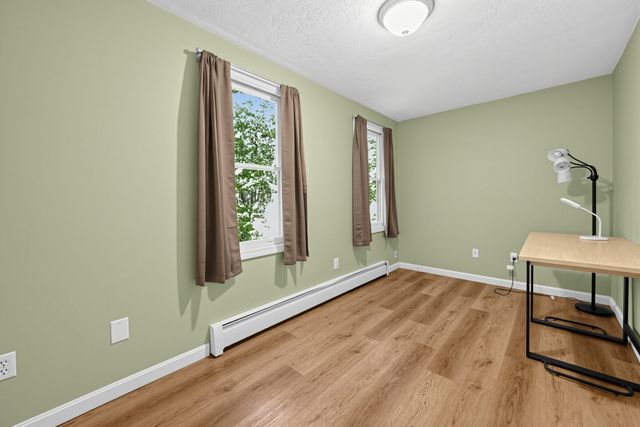 6 Woodview Dr, Hubbardston, MA 01452