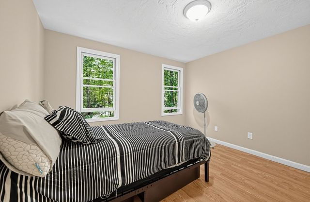 6 Woodview Dr, Hubbardston, MA 01452