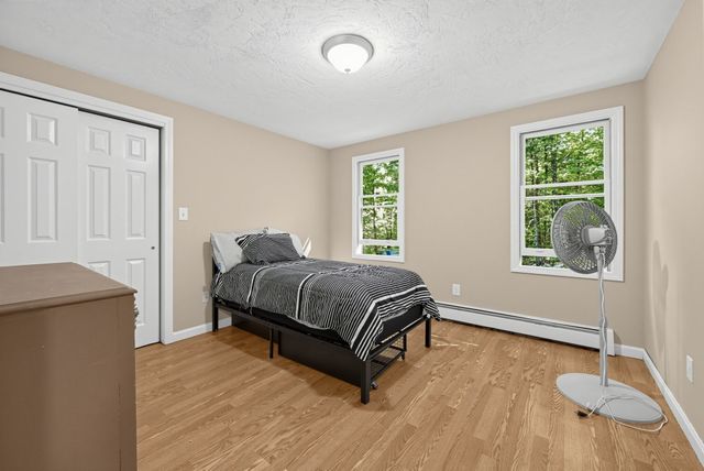 6 Woodview Dr, Hubbardston, MA 01452