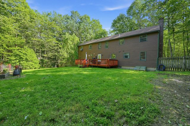 6 Woodview Dr, Hubbardston, MA 01452