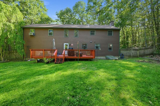 6 Woodview Dr, Hubbardston, MA 01452