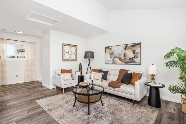 2251 Famosa Blvd B, San Diego, CA 92107