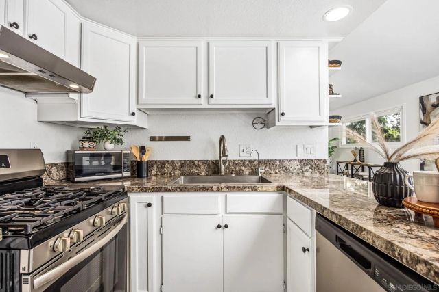 2251 Famosa Blvd B, San Diego, CA 92107