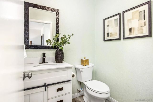 2251 Famosa Blvd B, San Diego, CA 92107