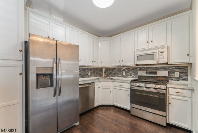 141 Limerick Ln, Lopatcong Twp., NJ 08865
