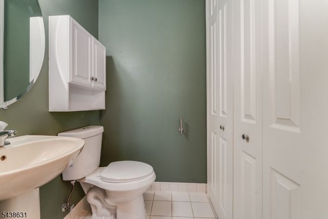 141 Limerick Ln, Lopatcong Twp., NJ 08865