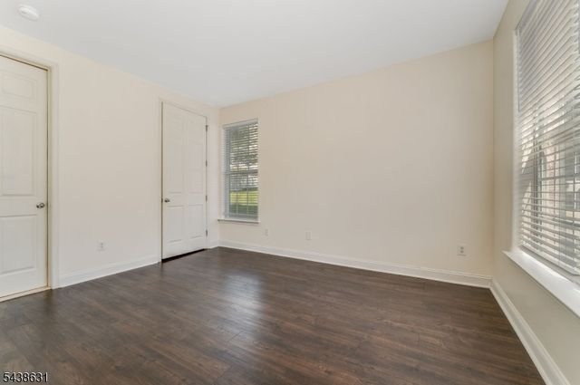 141 Limerick Ln, Lopatcong Twp., NJ 08865
