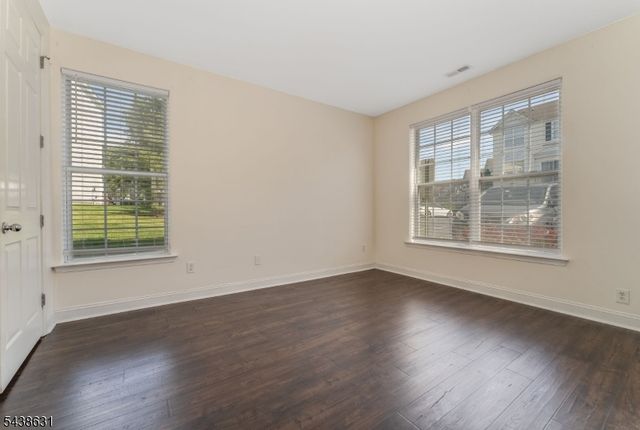 141 Limerick Ln, Lopatcong Twp., NJ 08865