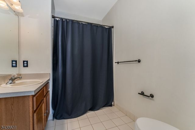 141 Limerick Ln, Lopatcong Twp., NJ 08865