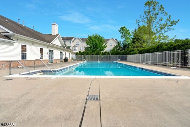 141 Limerick Ln, Lopatcong Twp., NJ 08865