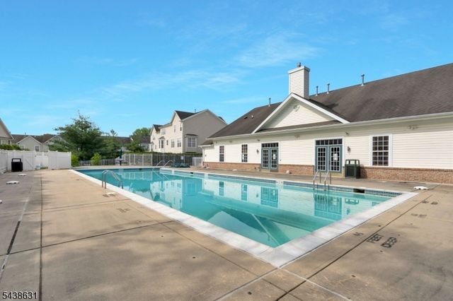 141 Limerick Ln, Lopatcong Twp., NJ 08865