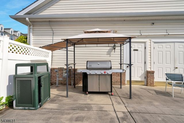 141 Limerick Ln, Lopatcong Twp., NJ 08865