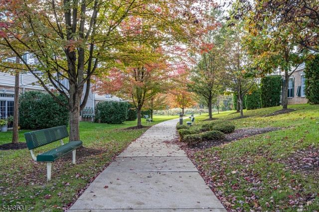 141 Limerick Ln, Lopatcong Twp., NJ 08865