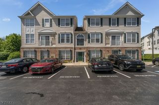 141 Limerick Ln, Lopatcong Twp., NJ 08865