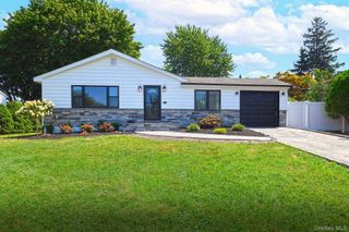 15 Parkview Drive, Commack, NY 11725