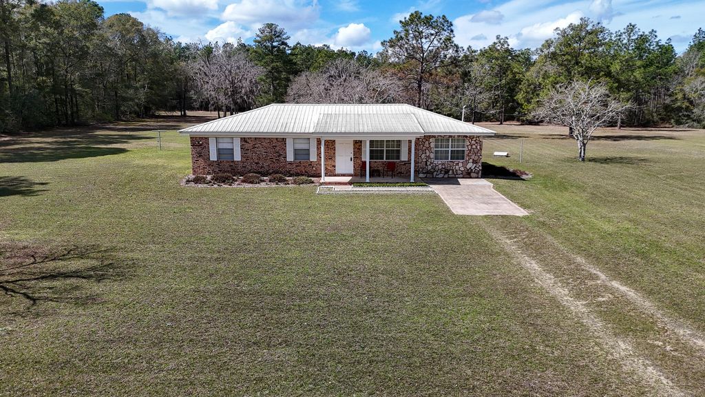 343 Campbell Road, Defuniak Springs, FL 32433