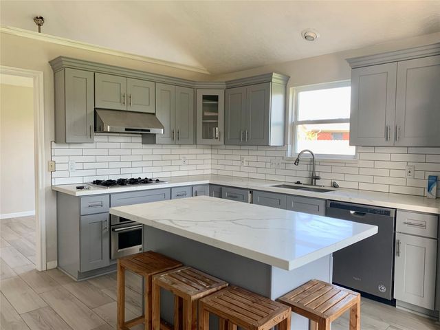 2903 Bentley Court, Pearland, TX 77584