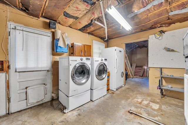428 Missimer LN, Vinton, VA 24179