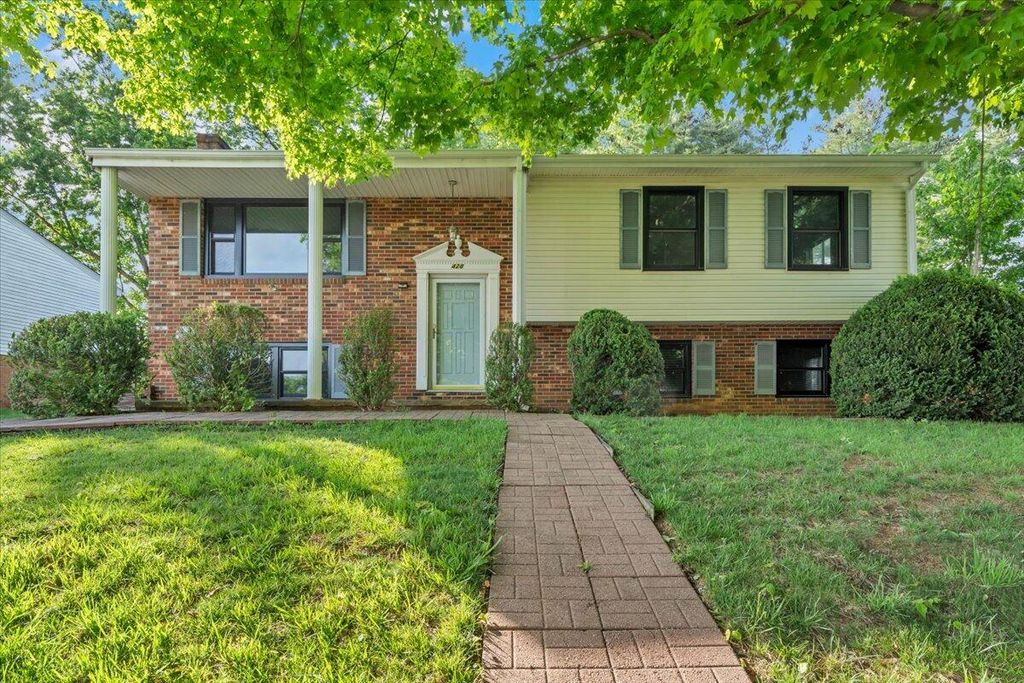 428 Missimer LN, Vinton, VA 24179