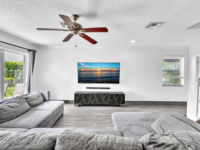 7145 CRESCENT CREEK Place, Coconut Creek, FL 33073