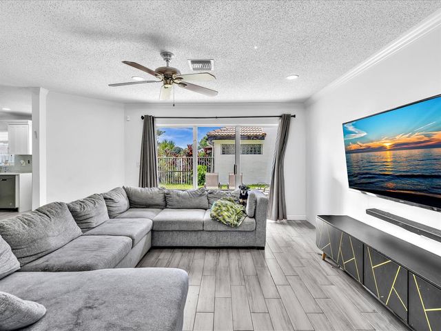7145 CRESCENT CREEK Place, Coconut Creek, FL 33073