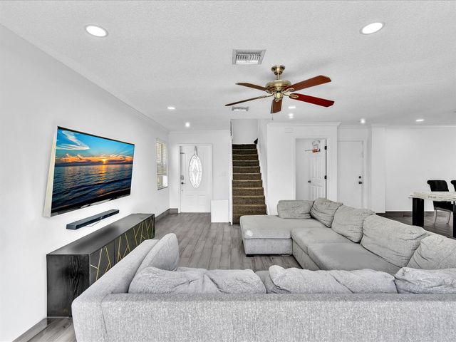 7145 CRESCENT CREEK Place, Coconut Creek, FL 33073